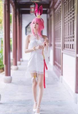 将军掀开她的乳罩揉捏她的胸_国产剧免费观看视频